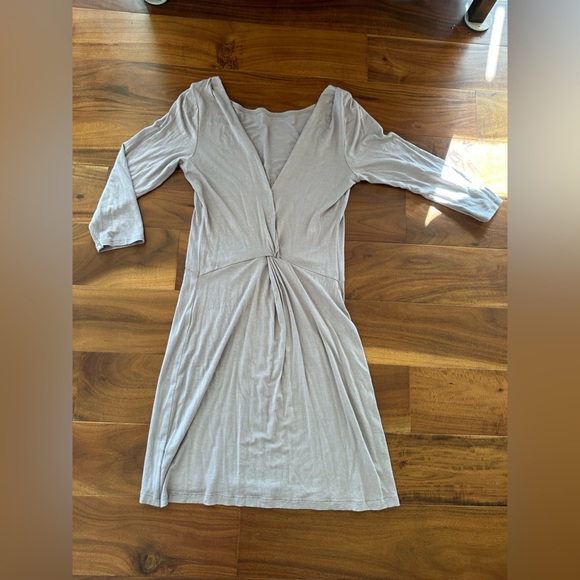 Florencia Arias nude/mauve 3/4 sleeve V back mini dress - size M - Picture 2 of 2